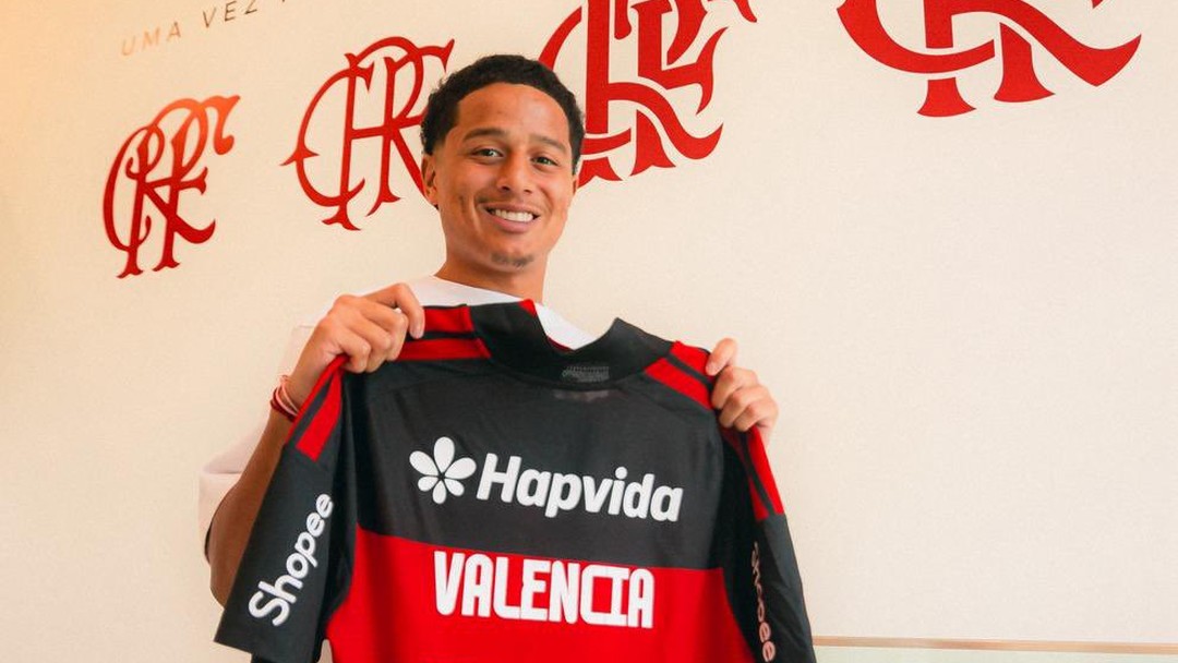 Flamengo anuncia Anthony Valencia como reforço; atacante herda camisa 14 de Arrascaeta