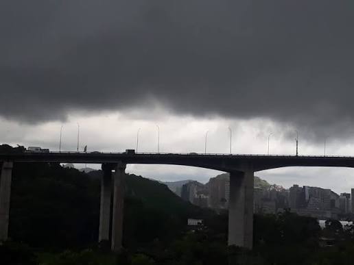 Instituto emite alerta de tempestade com granizo para 30 cidades do ES
