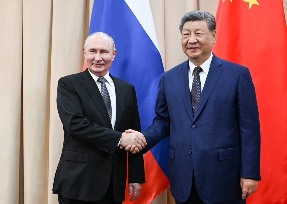 Xi Jinping e Putin se encontram no Quirguistão em cúpula com Irã; bloco busca ampliar aliança global